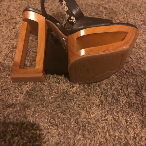 Shoes - Picture 3 of 8